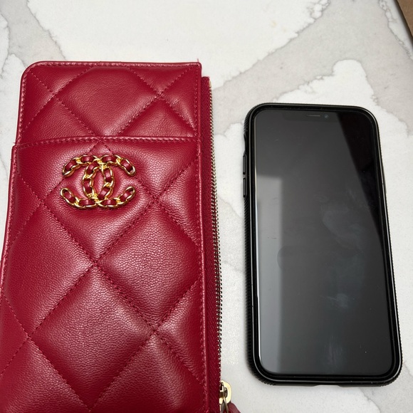 CHANEL phone and card holder - Picture 12 of 12